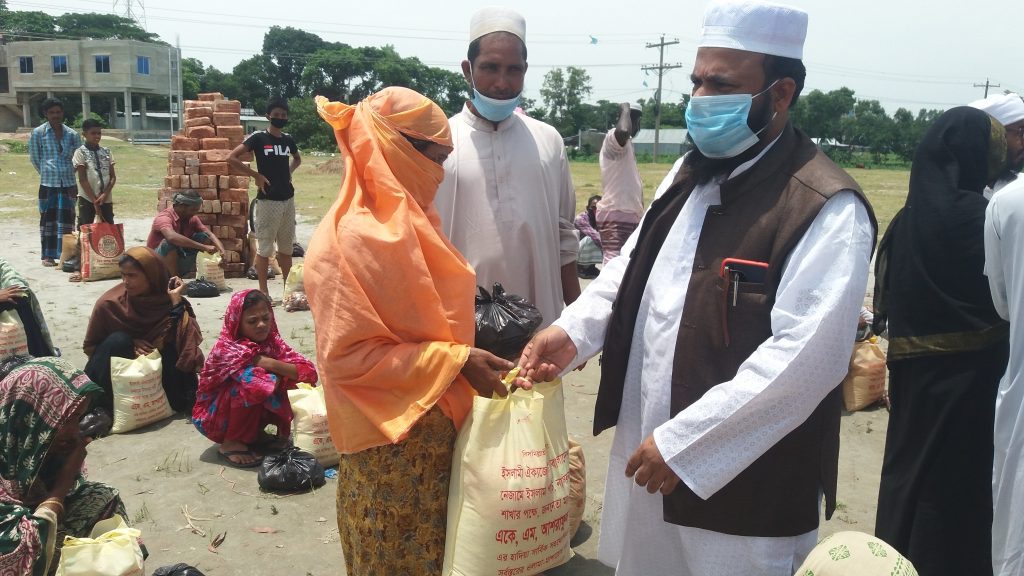 নাসিরনগরে টর্নেডোর আঘাতে ক্ষতিগ্রস্ত ৮০ পরিবারের মাঝে ত্রাণ সামগ্রী বিতরণ