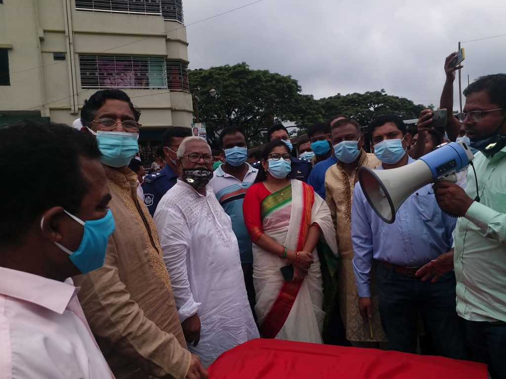 মধুপুরে বন্যা আশ্রয় কেন্দ্রের ভিত্তিপ্রস্তর স্থাপন ও পৌরসভার পাকা রাস্তার উদ্বোধন