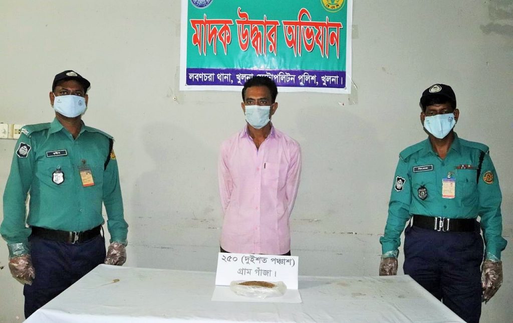 কেএমপি’র মাদক বিরোধী অভিযানে মাদকসহ ৩ ব্যবসায়ী গ্রেফতার