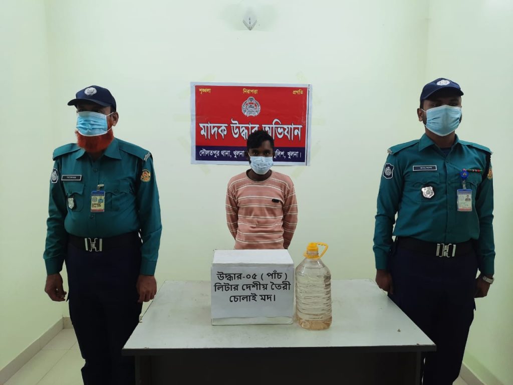 কেএমপি’র মাদক বিরোধী অভিযানে মাদকসহ ৩ ব্যবসায়ী গ্রেফতার