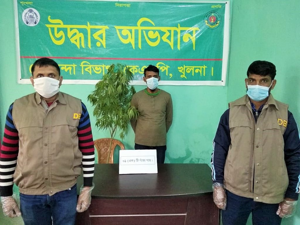 কেএমপি’র মাদক বিরোধী অভিযানে মাদকসহ ৩ মাদক ব্যবসায়ী গ্রেফতার