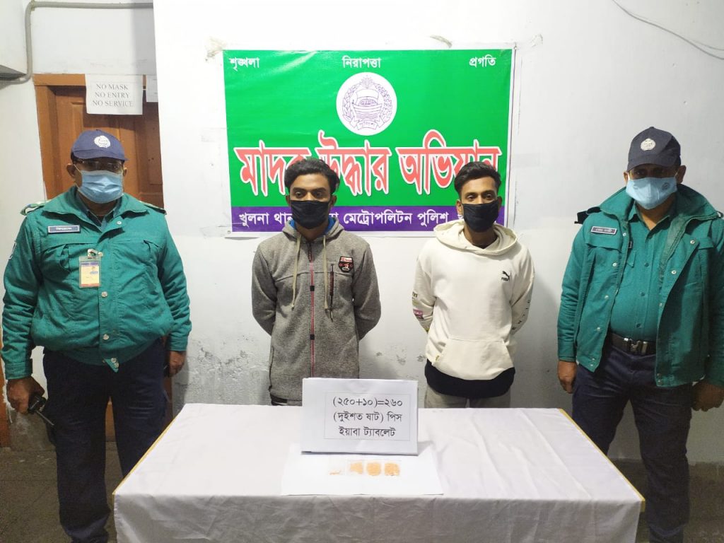 কেএমপি’র মাদক বিরোধী অভিযানে মাদকসহ ৩ ব্যবসায়ী গ্রেফতার