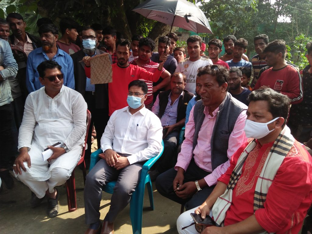 দাউদকান্দিতে ইউএনও’র হস্তক্ষেপে মুক্ত হলো অবরুদ্ধ চার পরিবার