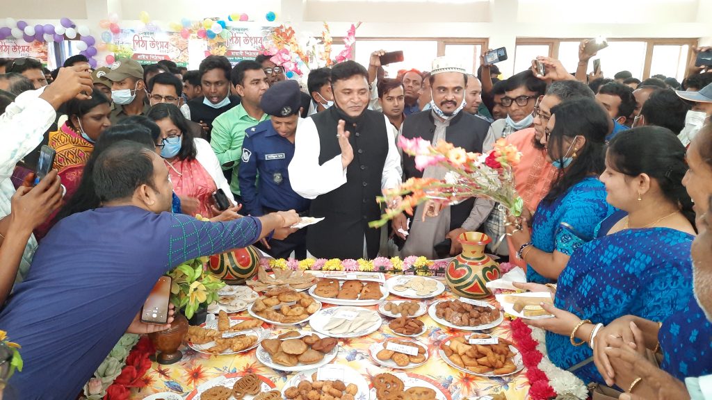 নাসিরনগরে বাহারি পিঠার উৎসবে এমপি