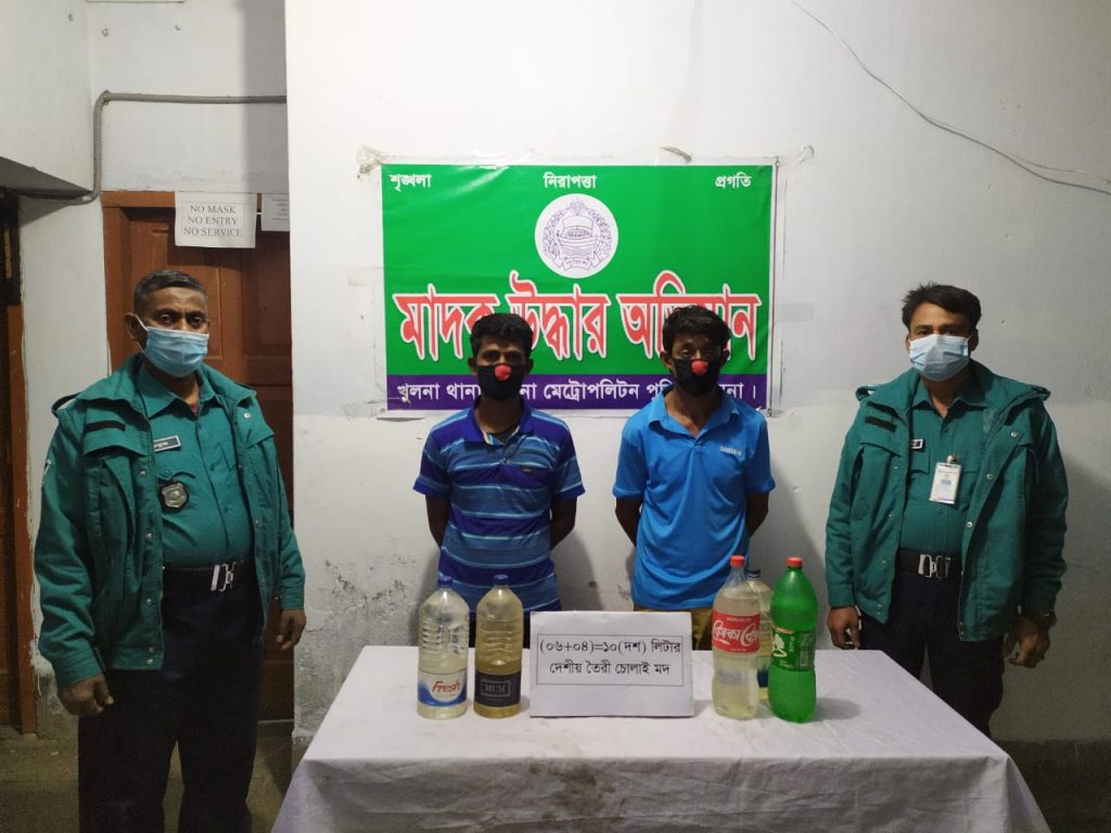 কেএমপি’র মাদক বিরোধী অভিযানে মাদকসহ গ্রেফতার ৩