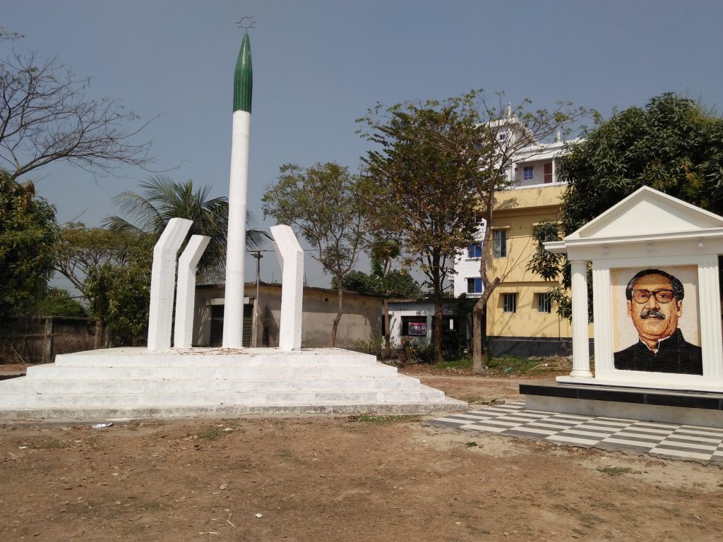 তিতাসে নির্মিত হলো এক ব্যতিক্রমধর্মী শহিদ মিনার, ক্ষুব্ধ এলাকাবাসী