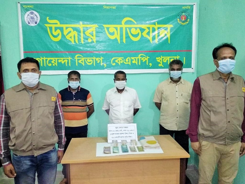 কেএমপি’র অভিযানে জুয়া খেলার সরঞ্জাম ও নগদ অর্থসহ গ্রেফতার ৮