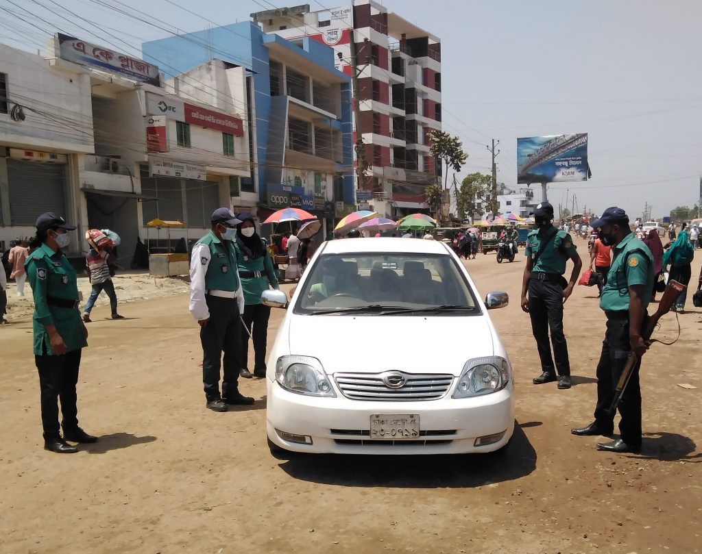 লকডাউন বাস্তবায়নে কঠোর অবস্থানে খুলনা মেট্টোপলিটন পুলিশ