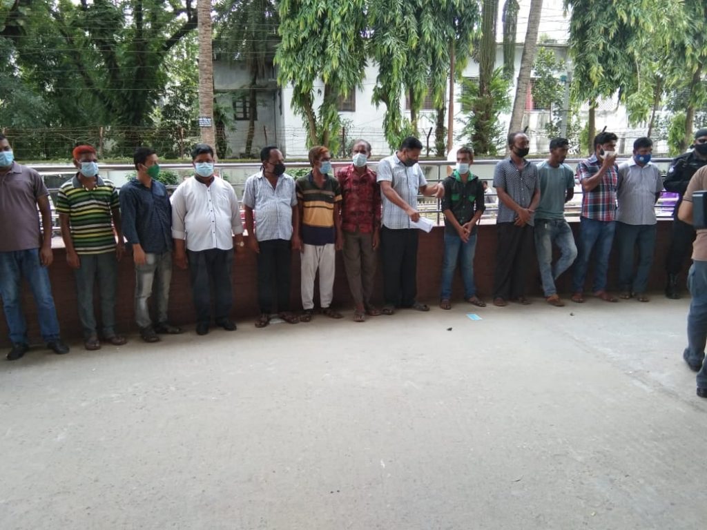 ময়মনসিংহ মেডিকেলে র‌্যাবের অভিযানে ১৩ দালাল আটক