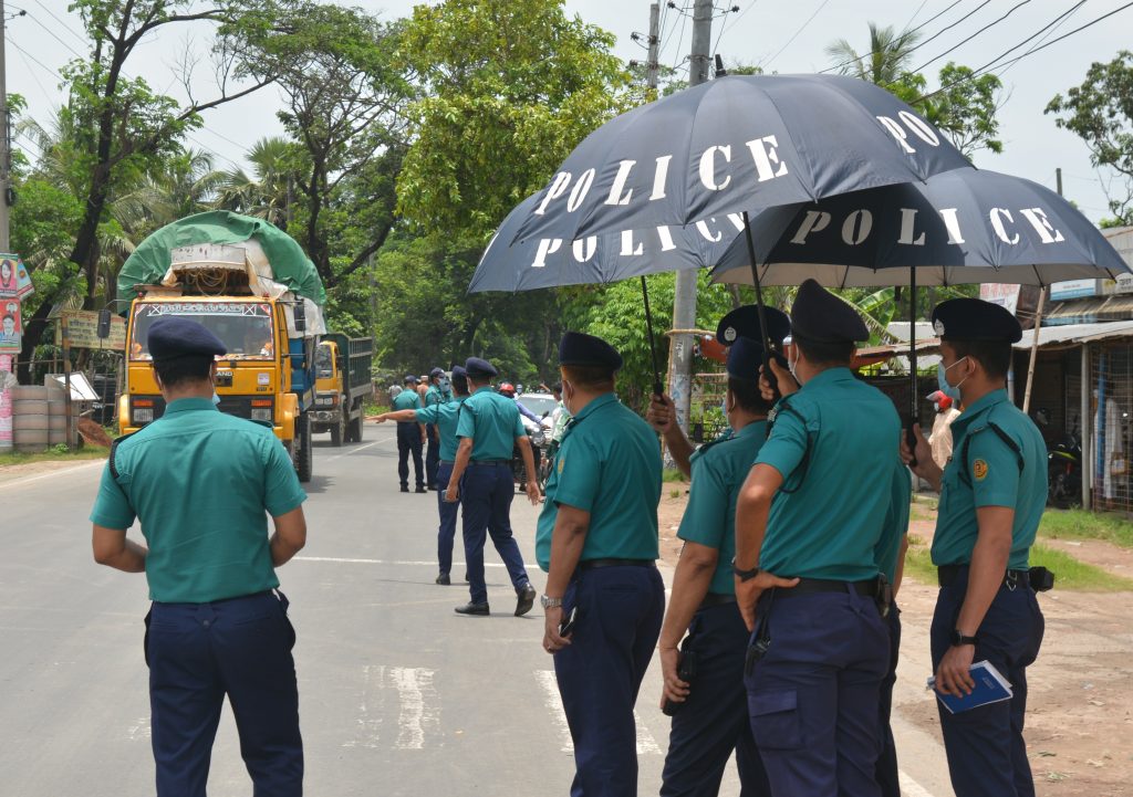 লকডাউন বাস্তবায়নে কঠোর অবস্থানে খুলনা মেট্রোপলিটন পুলিশ