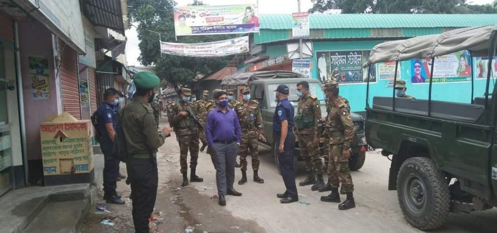 হোমনায় কড়াকড়ি লকডাউন অব্যাহত রেখেছেন ইউএনও রুমন দে, ১৮ জনের জরিমানা