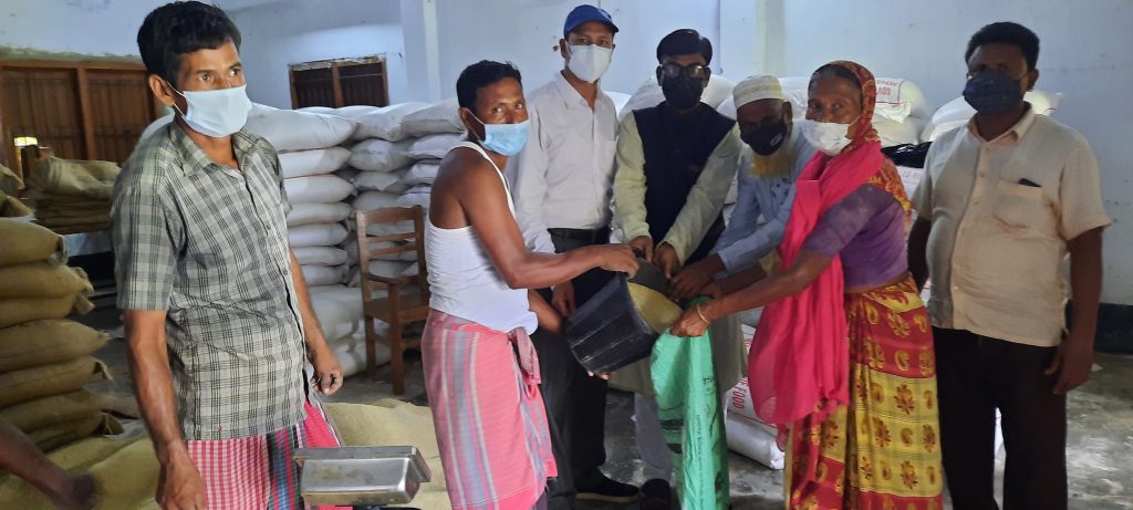নাসিরনগরে অসহায় ও দুঃস্থদের মাঝে ভিজিএফ‘র চাল বিতরণ