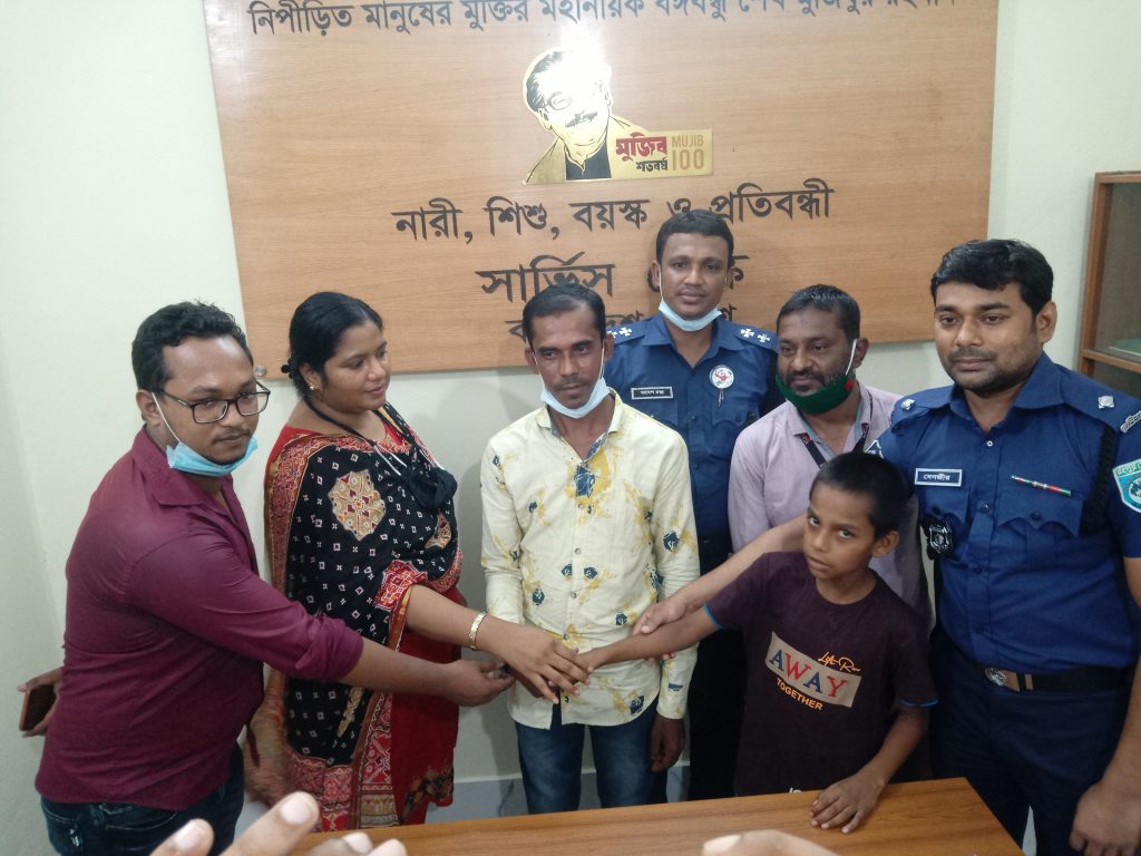 পঞ্চগড়ে নিখোঁজের ৪দিন পর বাবা-মাকে ফিরে পেল শিশু নিরব