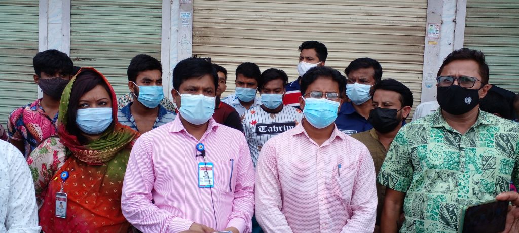 দাউদকান্দিতে ভুল চিকিৎসায় নবজাতকের মৃত্যু, হাসপাতালে তালা লাগিয়ে দিলেন ইউএনও