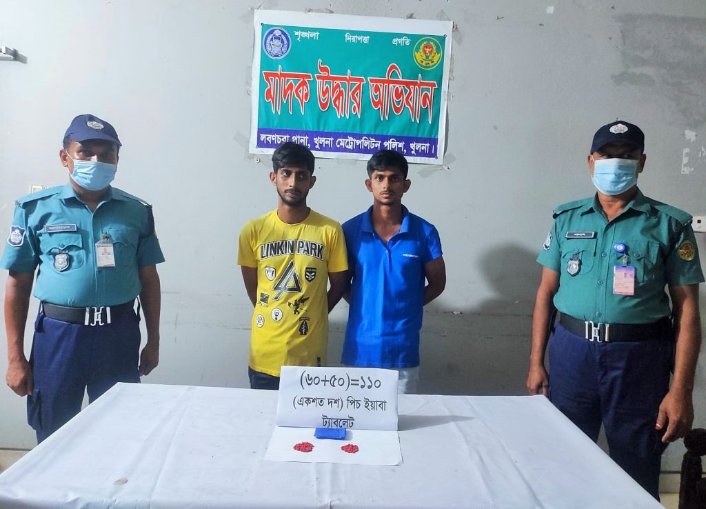 লবণচরা থানা পুলিশের অভিযানে মা দ ক সহ ২ ব্যবসায়ী গ্রে ফ তা র