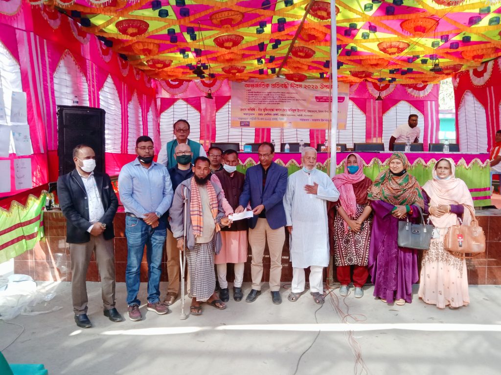 ডিমলায় আন্তর্জাতিক প্রতিবন্ধী দিবসে আর্থিক সহায়তা ও সহায়ক উপকরণ বিতরণ