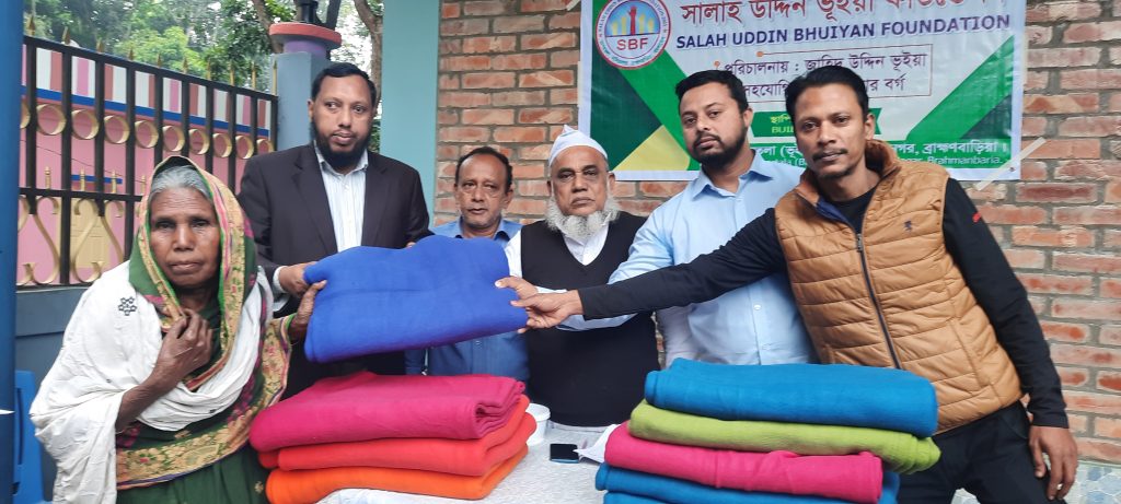 নাসিরনগরে অসহায় শীতার্তদের মাঝে সালাহউদ্দিন ভূইঁয়া ফাউন্ডেশনের কম্বল বিতরণ