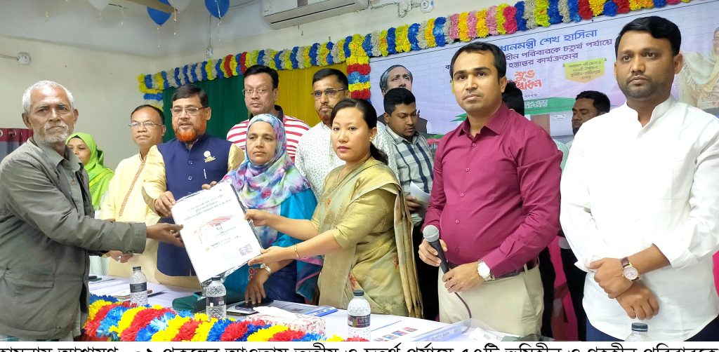 হোমনায় প্রধানমন্ত্রীর উপহার হিসেবে ঘর পেলো ৫৭ পরিবার