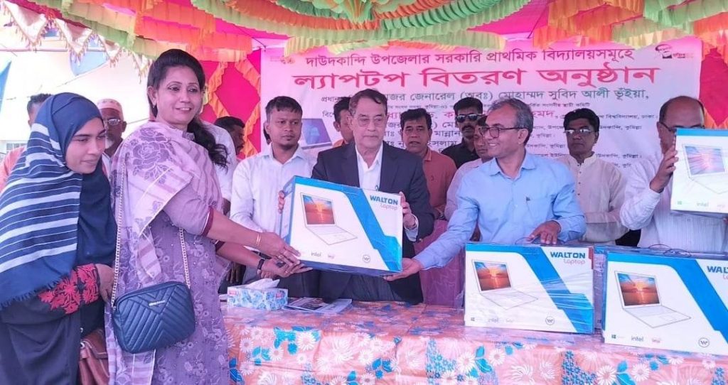দাউদকান্দিতে ৭৫ টি প্রাথমিক বিদ্যালয়ে ল্যাপটপ বিতরণ