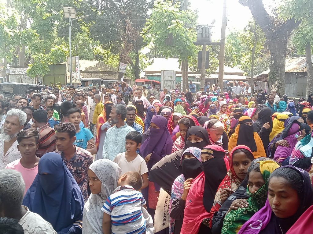 গৌরীপুরের রামগোপালপুর ইউনিয়নে টিসিবি’র পণ্য বিতরণ