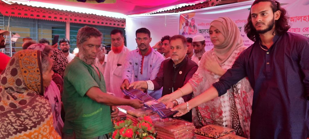 নাসিরনগরে দুস্থ ও অসহায়দের মধ্যে ঈদ বস্ত্র বিতরণ করলেন কৃষকলীগ নেতা নাজির মিয়া