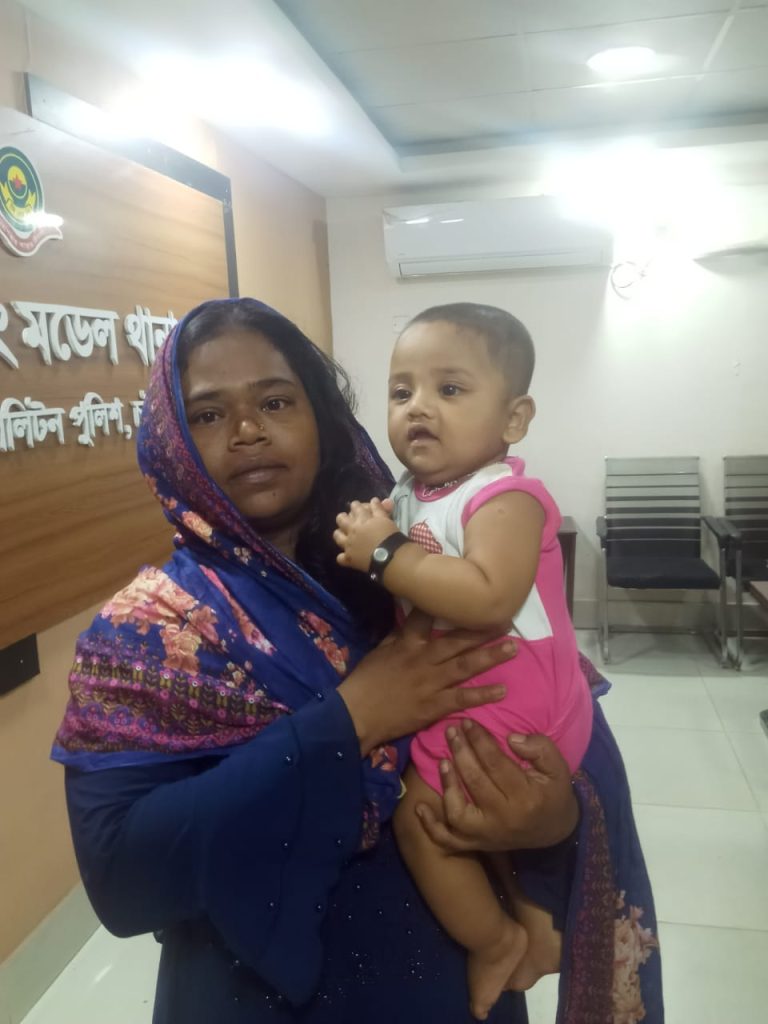 হোমনায় ওসি’র নেতৃত্বে হোমনা থেকে অ’পহৃত শিশুকে কয়েক ঘণ্টার মধ্যে চট্টগ্রাম থেকে উদ্ধার