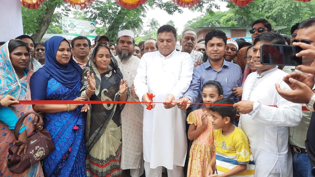 নাসিরনগরে “স্মার্ট লাইভস্টক বাজার” ও ভেড়া বিতরণের উদ্বোধন