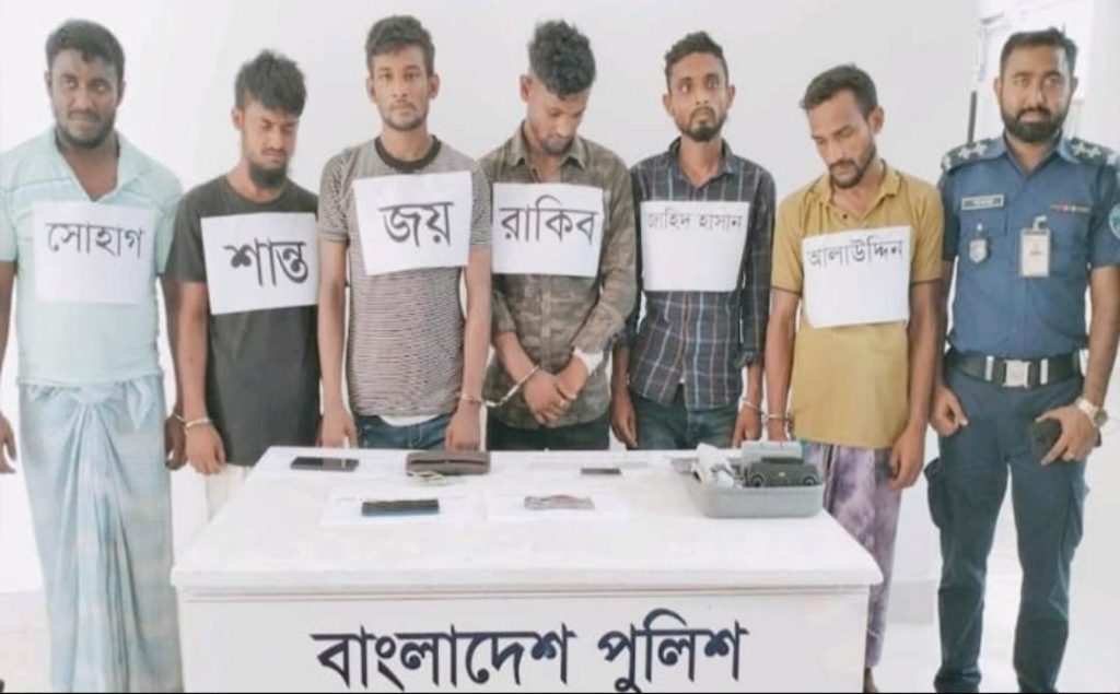 দাউদকান্দি মডেল থানা পুলিশের অভিযানে ৬ ছি’নতাইকারী আটক