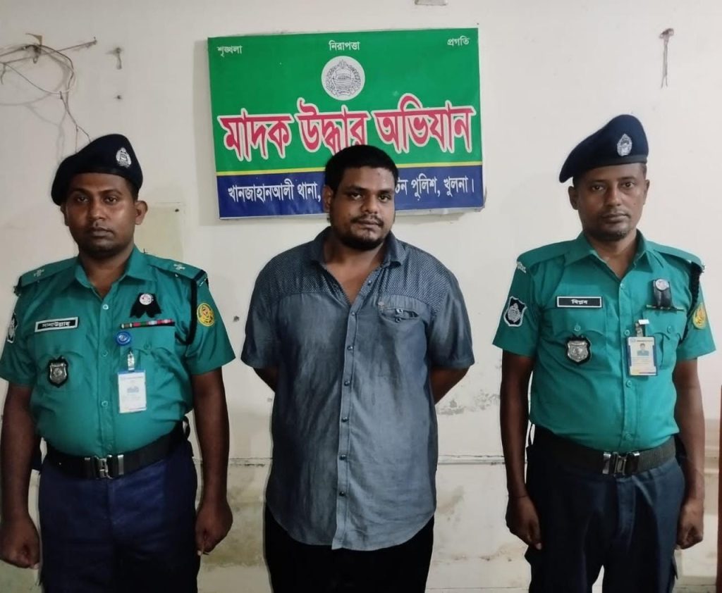 কেএমপি’র অভিযানে মা’দকসহ ৪ মা’দক কারবারি গ্রে’ফতার