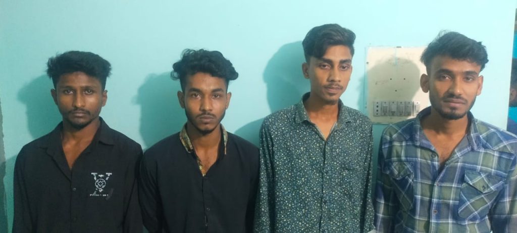 কেএমপি’র সোনাডাঙ্গা মডেল থানা পুলিশের অভিযানে ৪ অনলাইন জুয়াড়ি গ্রেফতার