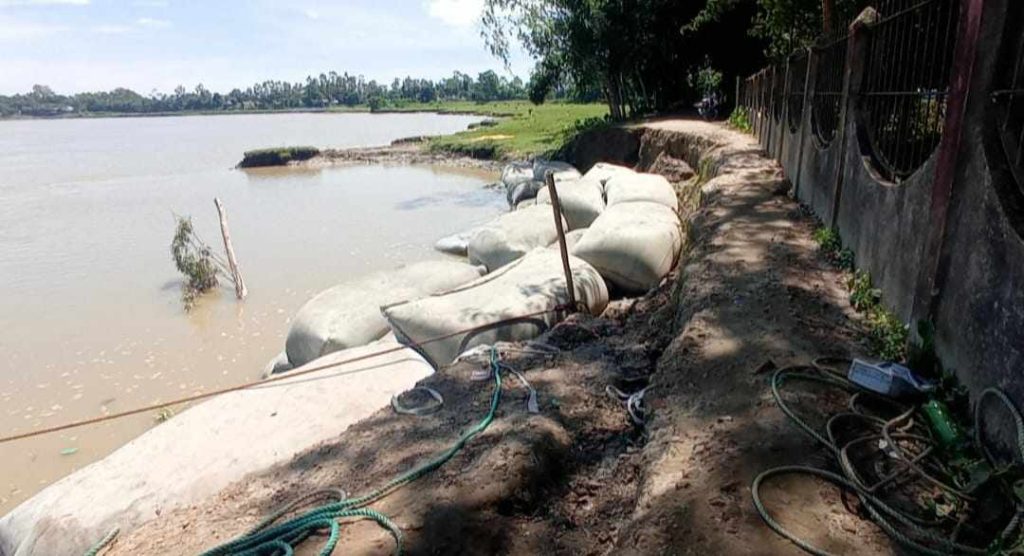 জগন্নাথপুরে মন্ত্রীর বিশেষ বরাদ্দে বালিশ্রী রাস্তা মেরামতের কাজ শুরু, স্থানীয়দের মনে স্বস্তির নি:শ্বাস