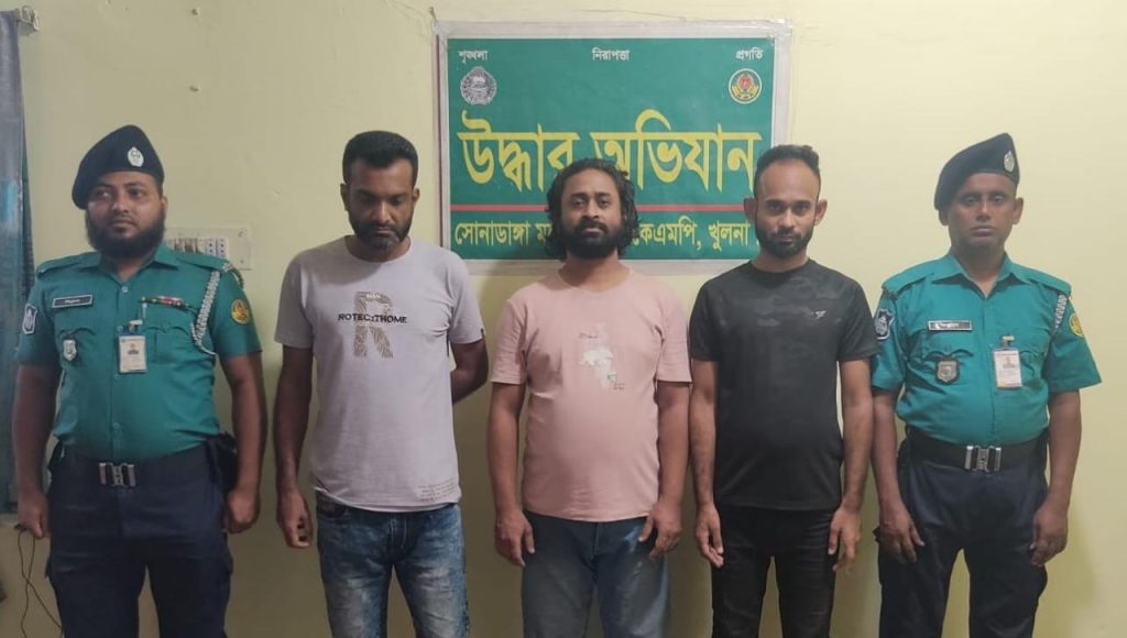 কেএমপি’র অভিযানে মা’দকসহ ১২ মা’দক কারবারি গ্রে’ফতার