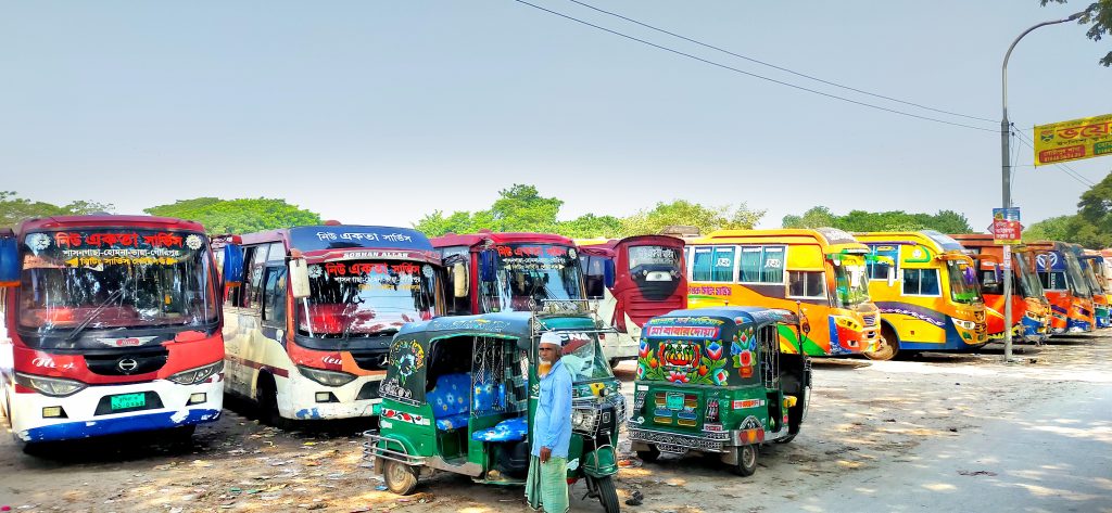 হোমনায় হরতালে দূরপাল্লার বাস চলাচল বন্ধ