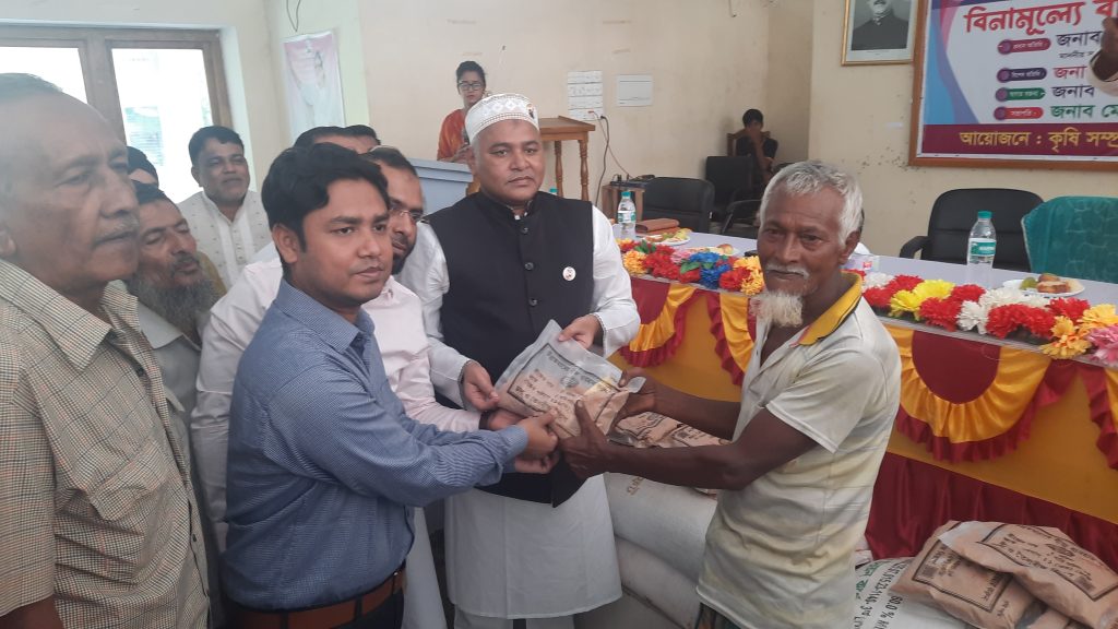 নাসিরনগরে কৃষকের মধ্যে বিনামূল্যে বীজ ও সার বিতরণ