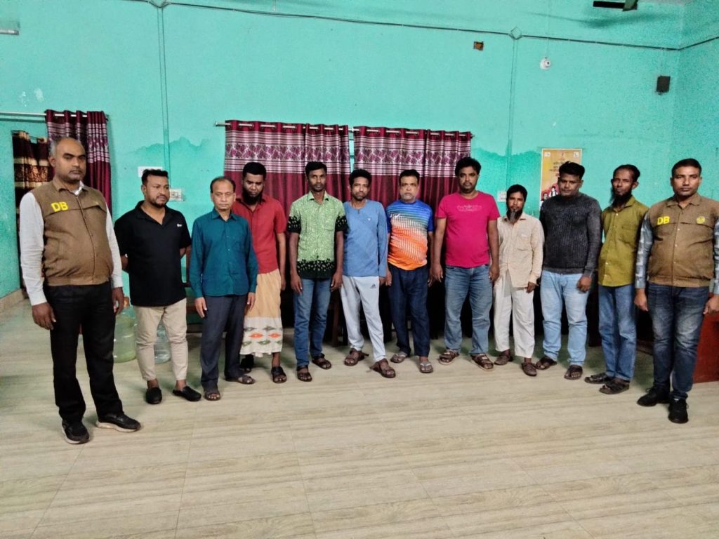 কেএমপি’র গোয়েন্দা পুলিশের অভিযানে জুয়াখেলার সরঞ্জাম ও নগদ অর্থসহ ১০ জু’য়াড়ি গ্রে’ফতার