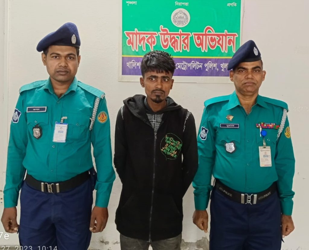 কেএমপি’র অভিযানে মাদকসহ ২ মাদক কারবারি গ্রে’ফতার