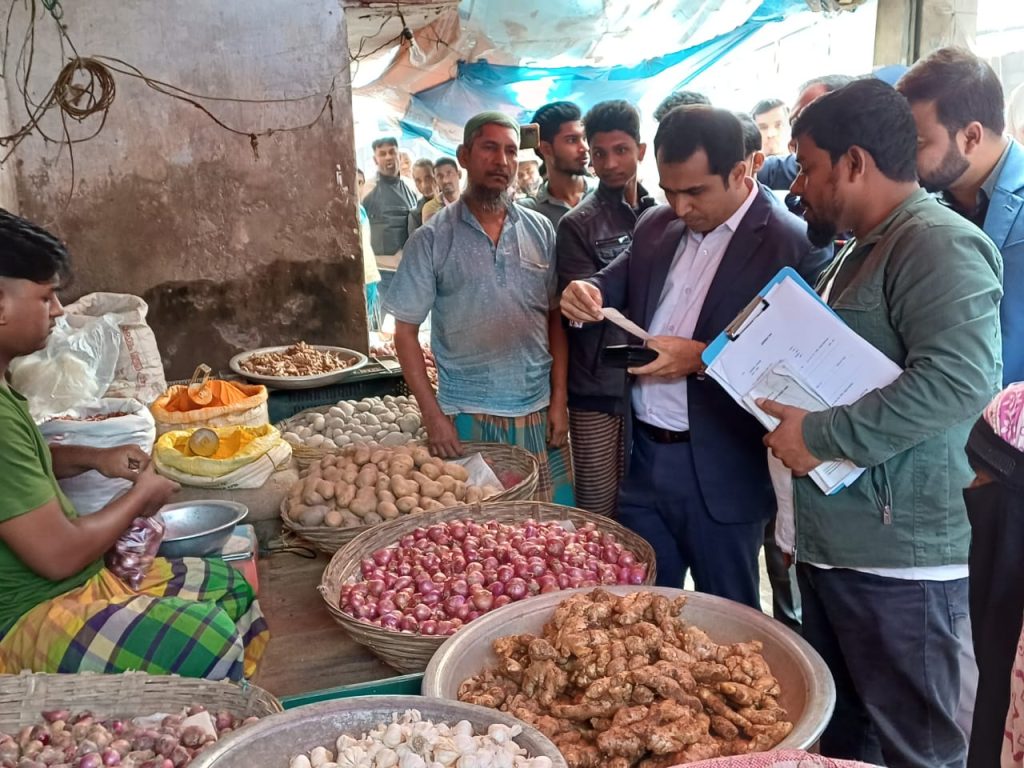 হোমনায় ৩ ডায়াগনস্টিক সেন্টারকে ৮০ হাজার টাকা জ’রিমানা