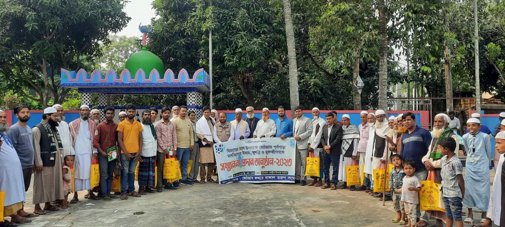 নাসিরনগরে মসজিদের নিয়মিত মুসল্লি ও মুুরুব্বীদেরকে সম্মাননা প্রদান