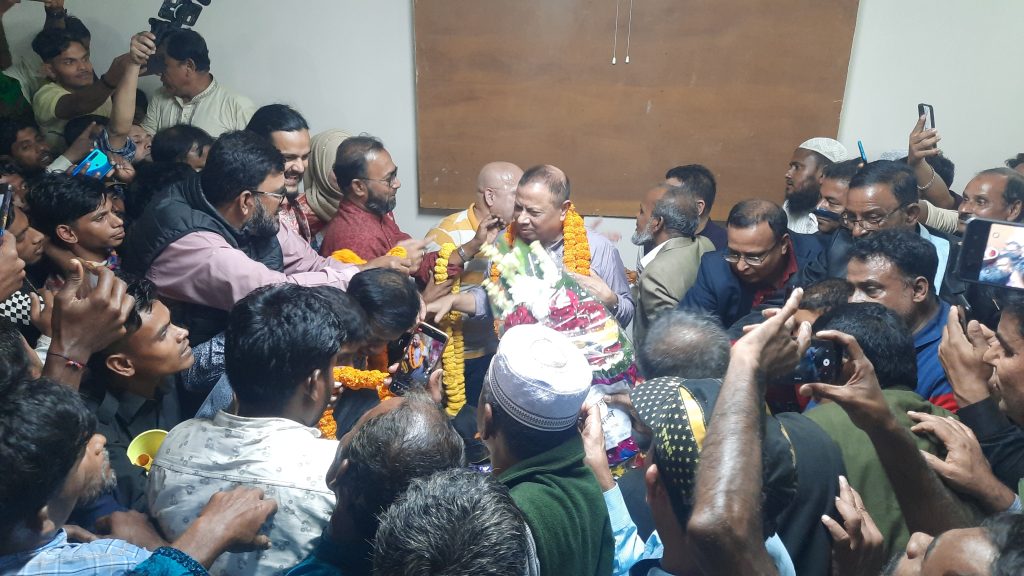 নাসিরনগরে নেতাকর্মীদের ভালোবাসায় সিক্ত হলেন ব্রাহ্মণবাড়িয়া-১ আসনের স্বতন্ত্র প্রার্থী সৈয়দ একে একরামুজ্জামান