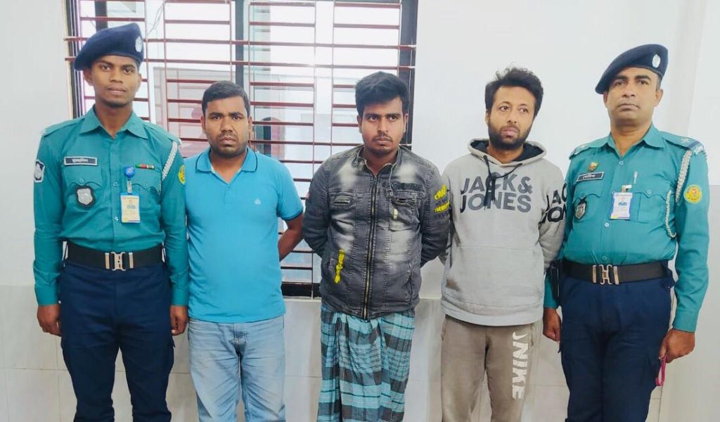 কেএমপি’র হরিণটানা পুলিশের অভিযানে স্বর্ণালংকারসহ গ্রেফতার-৩