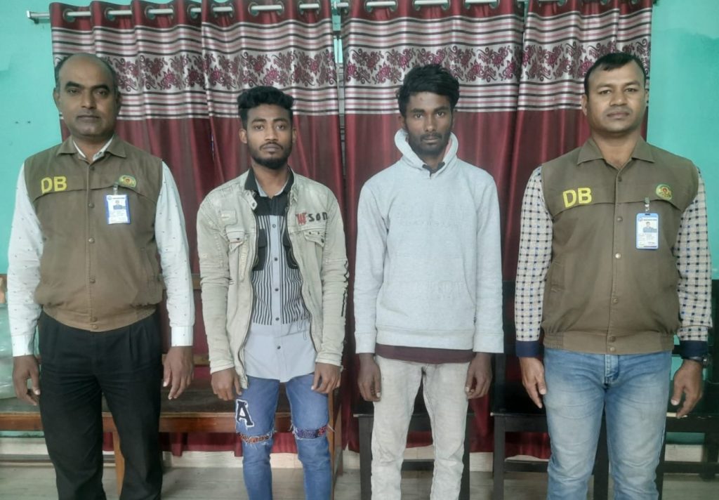 কেএমপি’র অভিযানে মা’দক ও প্রাইভেটকারসহ ৮ মা’দক কারবারি গ্রেফতার