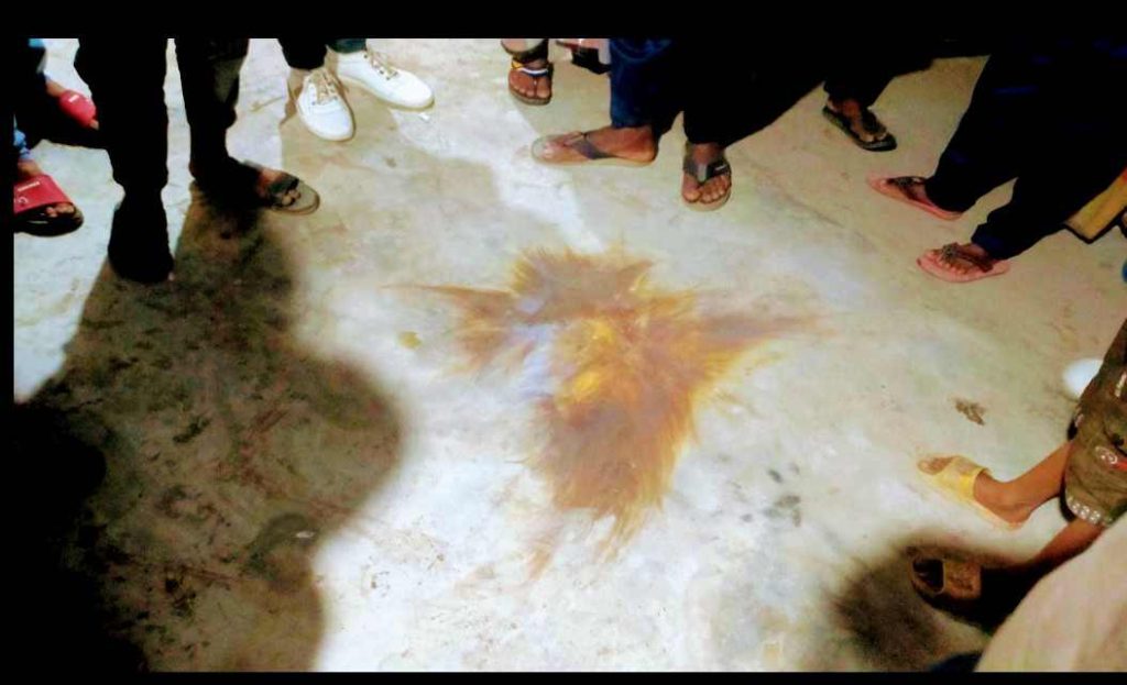 রাজশাহী দুর্গাপুরে স্বতন্ত্র প্রার্থীর নির্বাচনী অফিসে ক’কটেল হা’মলা