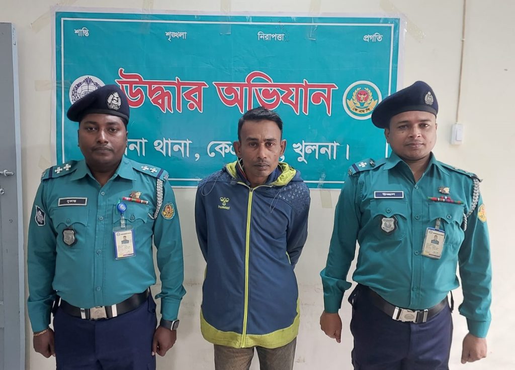 কেএমপি’র অভিযানে চা’ঞ্চল্যকর স্ত্রী হ’ত্যা মামলার যা’বজ্জীবন দ’ণ্ডপ্রাপ্ত পলাতক আসামী গ্রেফতার