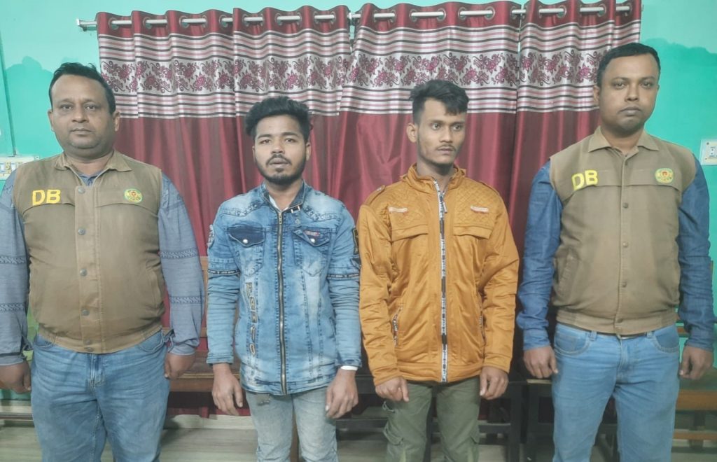 কেএমপি’র অভিযানে মা’দকসহ ৩ মা’দক কারবারি গ্রে’ফতার