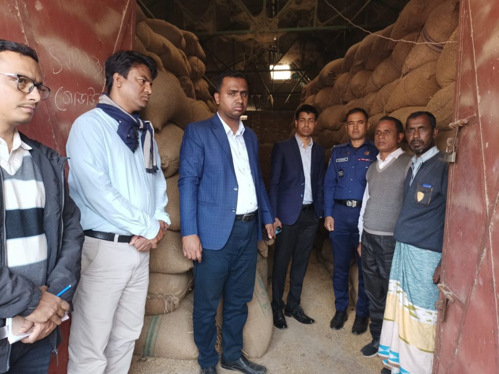 ঘোড়াঘাটে ধান ম’জুদের অভিযোগে ব্যবসায়ীর ৫০ হাজার টাকা জরিমানা