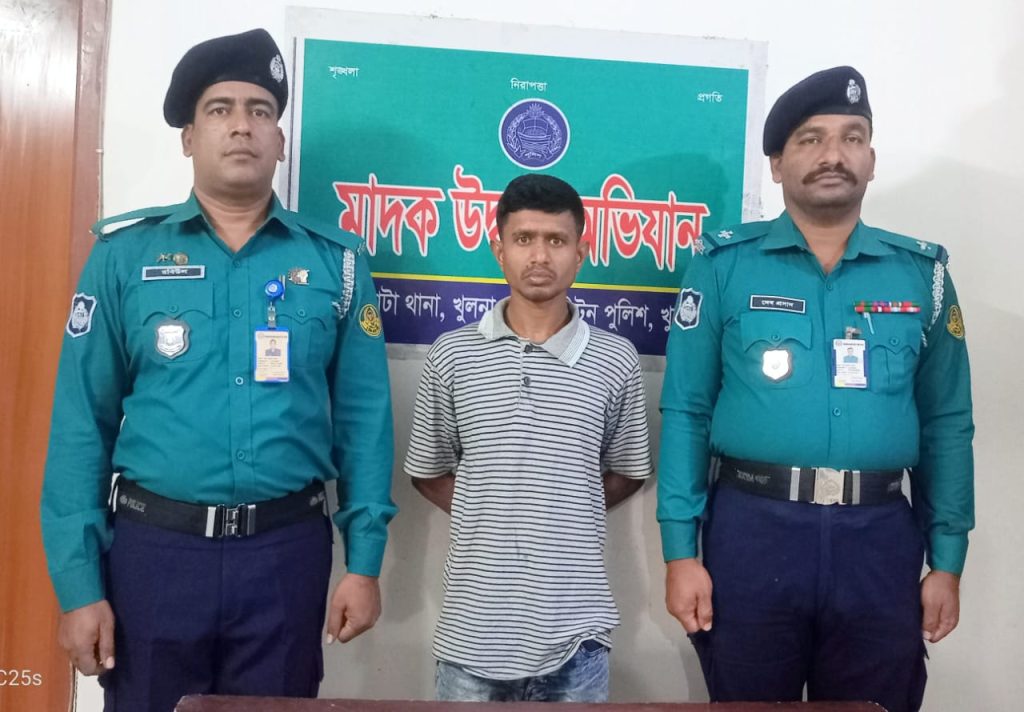 কেএমপি’র অভিযানে মা’দকসহ ৮ মা’দক কারবারি গ্রেফতার