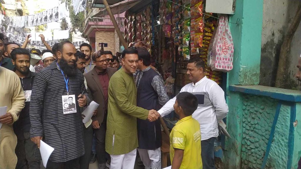 মসিক নির্বাচনে সাবেক মেয়র প্রার্থী ইকরামুল হক টিটু’র গণসংযোগ