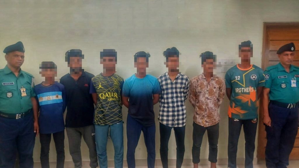 কেএমপি’র দৌলতপুর থানার অভিযানে ১০ কি’শোর গ্যাং গ্রেফতার