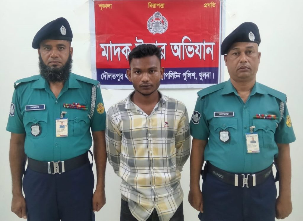কেএমপি’র অভিযানে মা’দকসহ ৩ মা’দক কারবারি গ্রে’ফতার