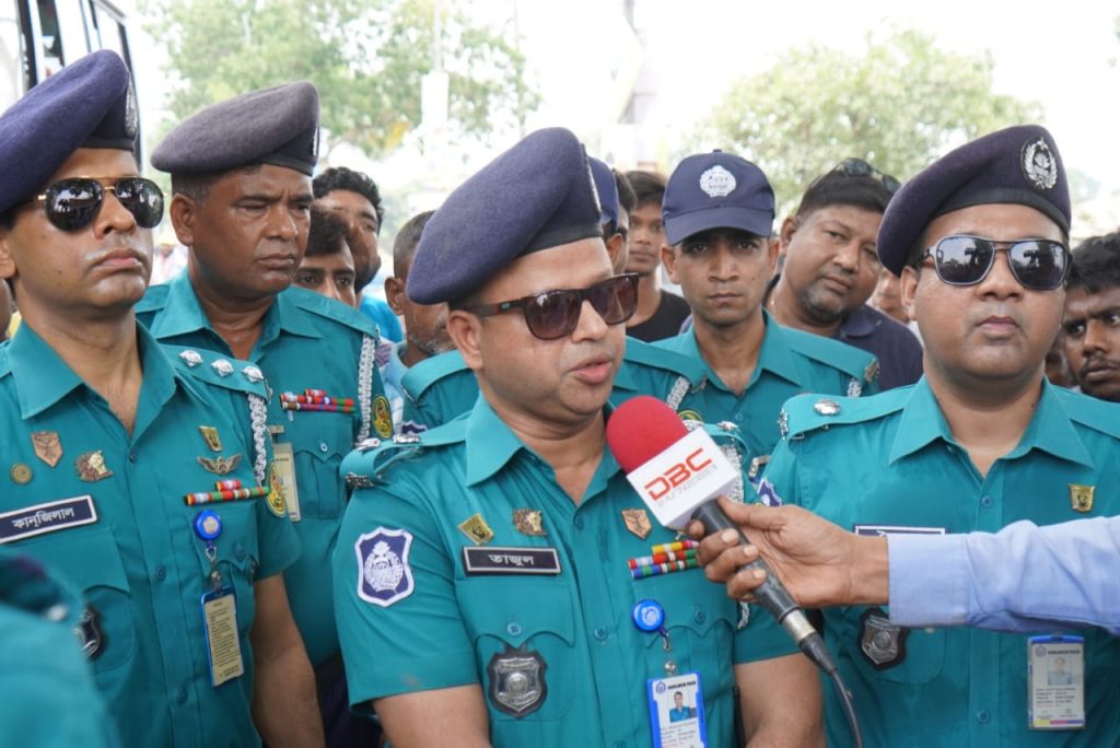 কেএমপি’র লবণচরা থানা পুলিশের অভিযানে ৭ পিস স্বর্ণের বারসহ গ্রেফতার ১